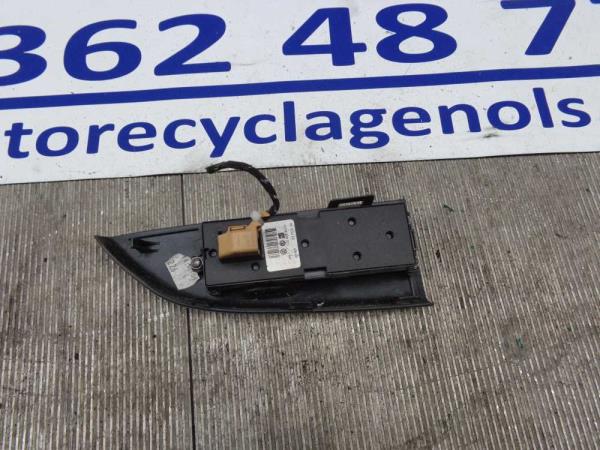 Commande/Bouton de lève-vitre SKODA/VW/SEAT/AUDI ( 2VITRES ) - Vue 2